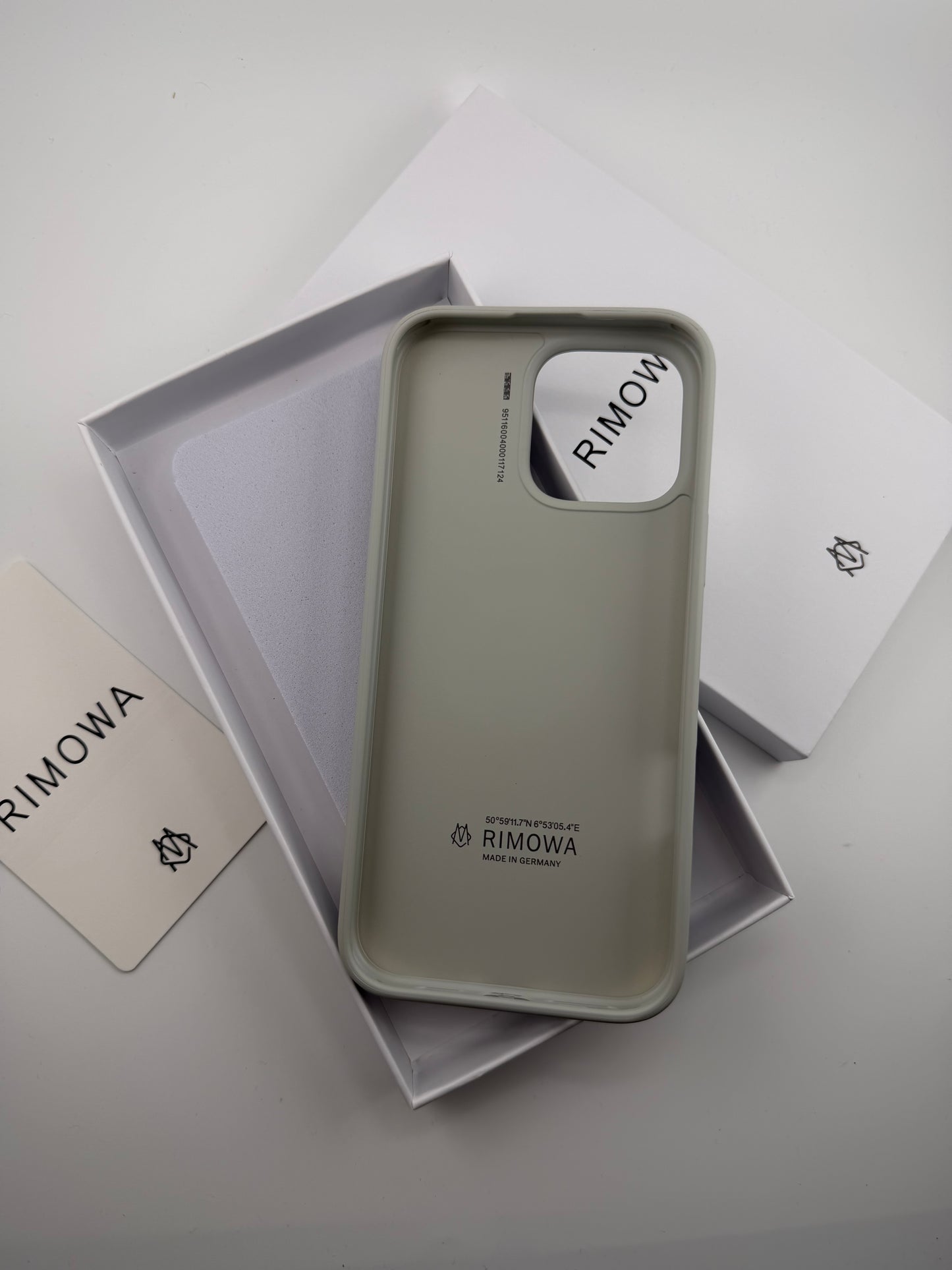 Rimowa iphone 11promax silver color