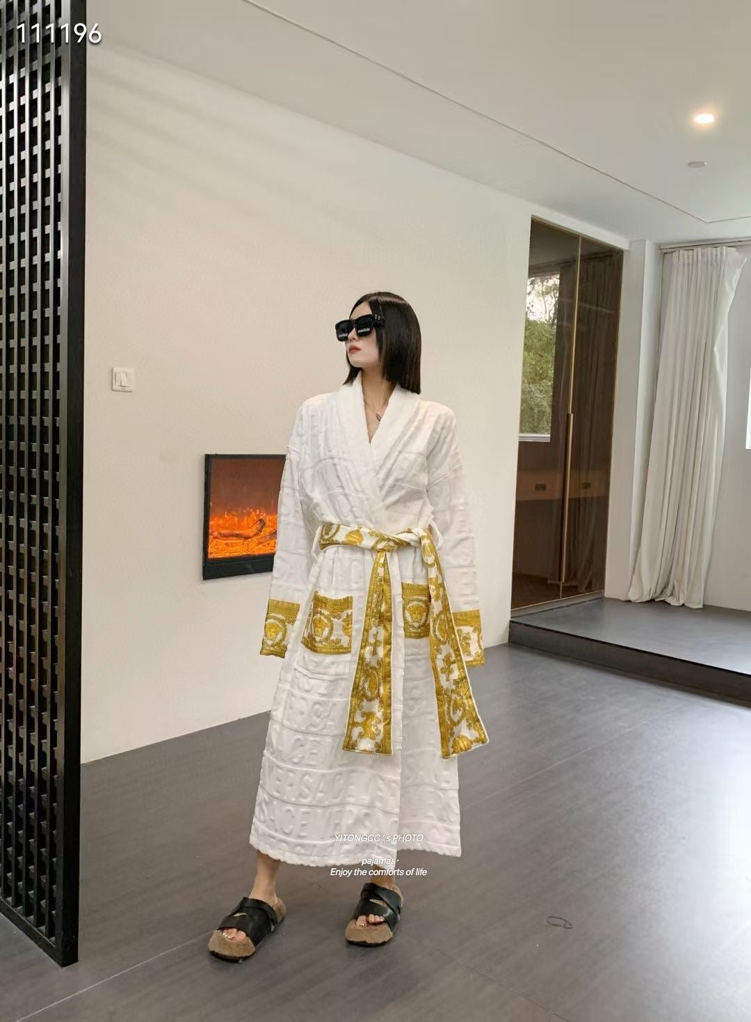 Bathrobe fmaous brand ( Pre order )