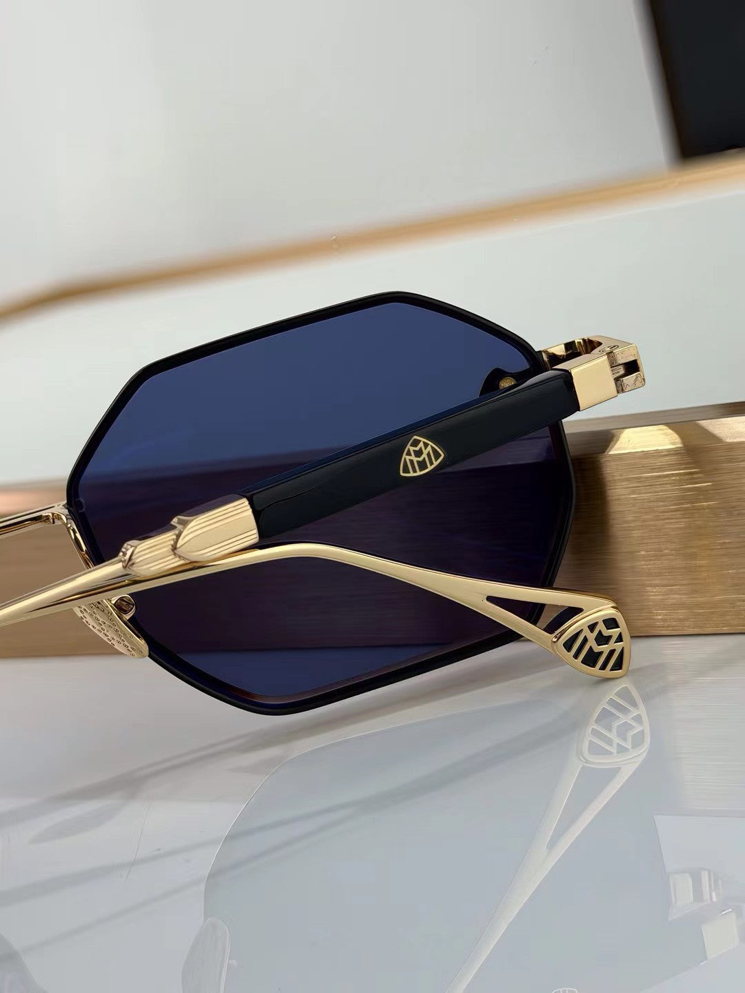 M famous brand sunglasses