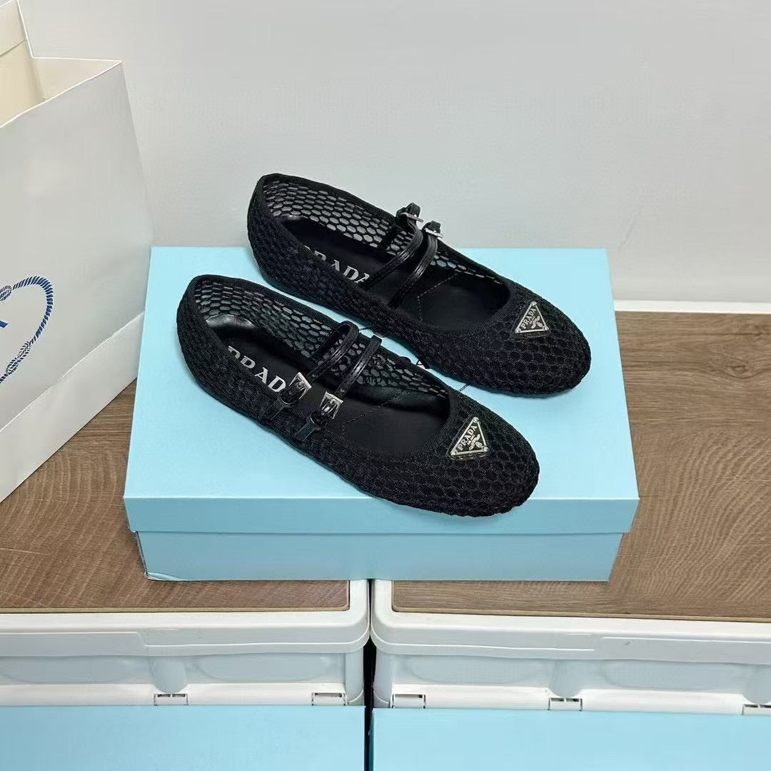 Famous brand shoes ( Pre order )