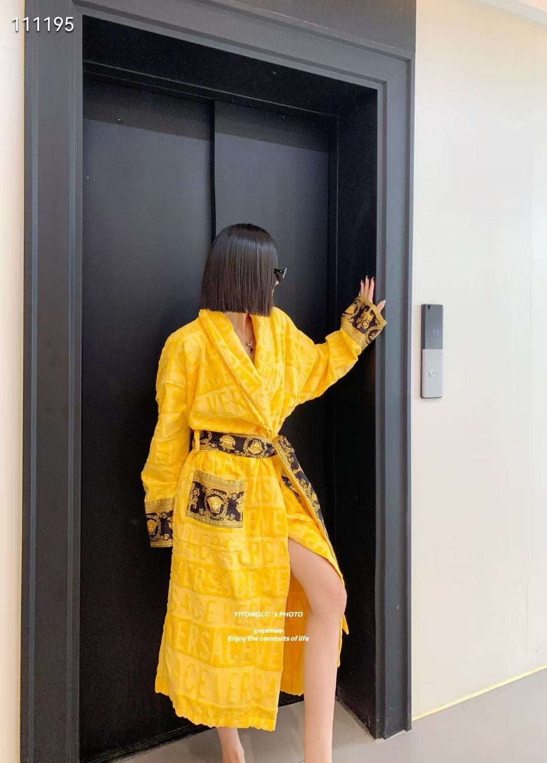 Bathrobe famous brand ( Pre order)