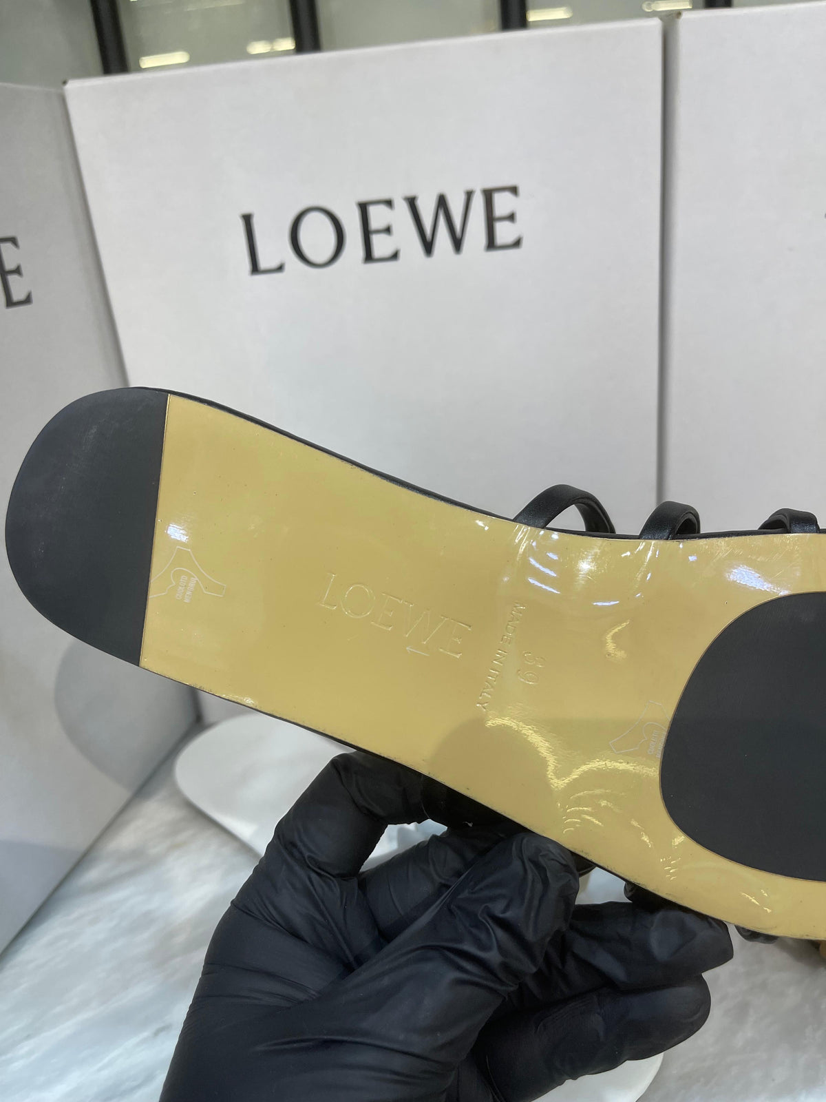L famous brand slippers ( 3 colors )