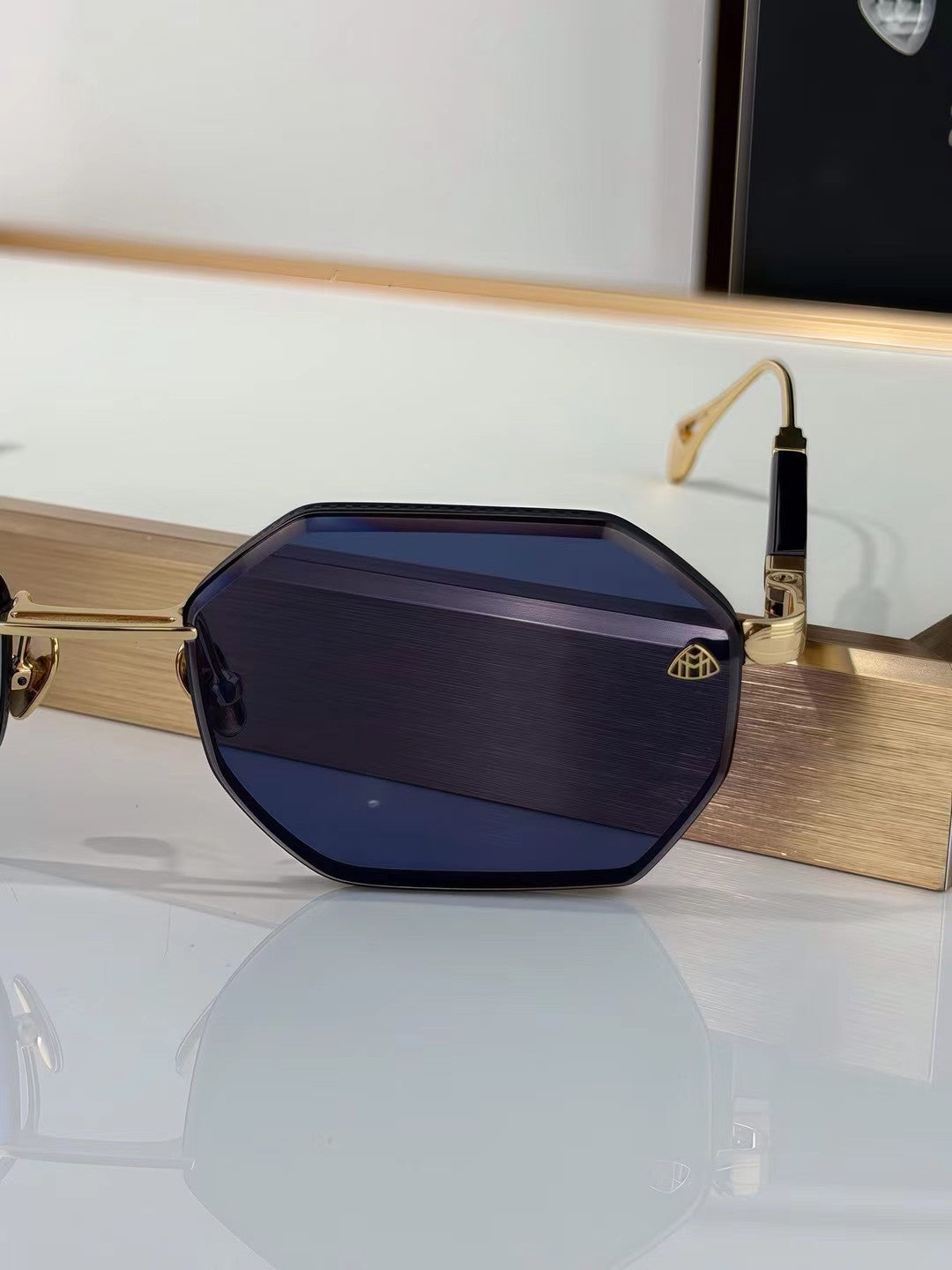 M famous brand sunglasses