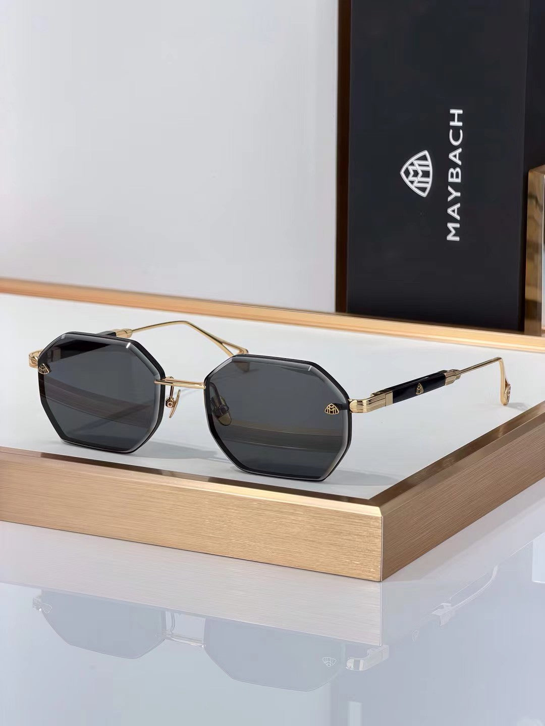 M famous brand sunglasses( 4 colors )