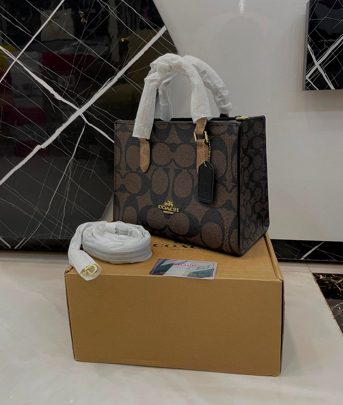 C brand famous bag ( 2 colors )