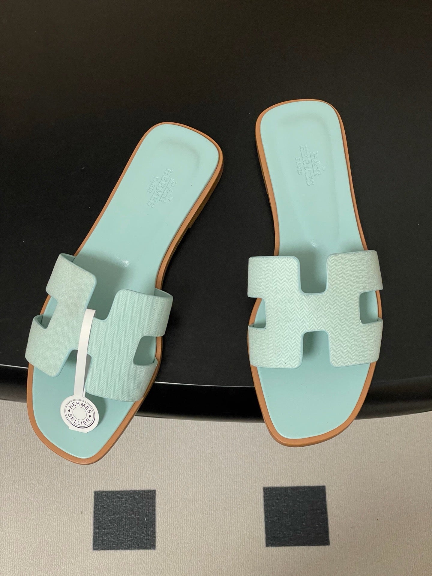 H oran famous brand sandal