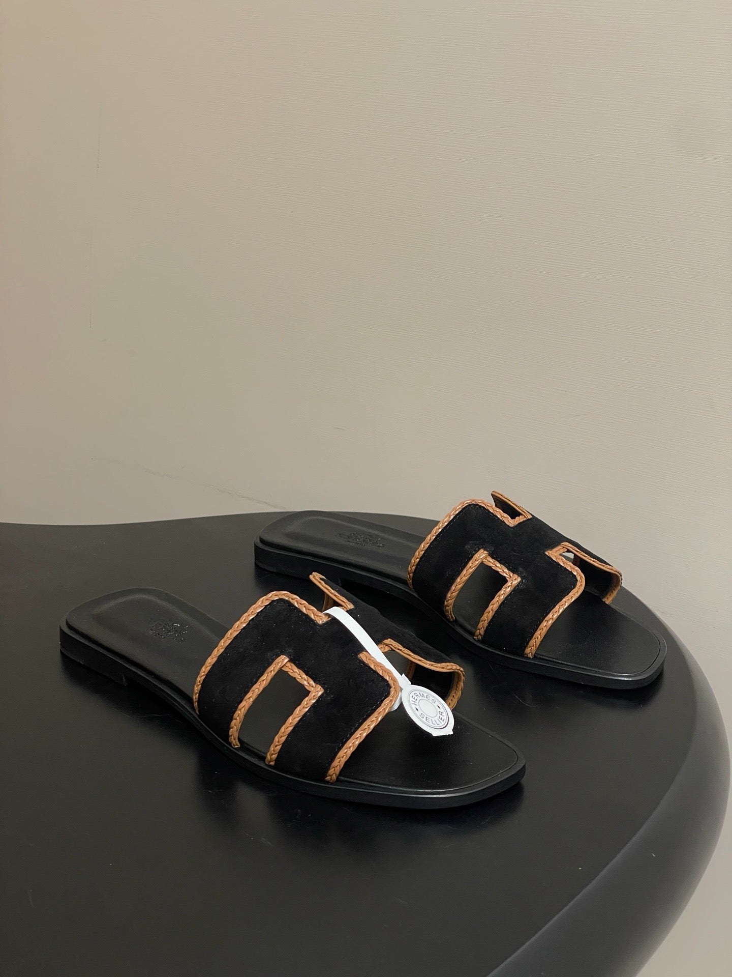H oran famous brand sandal