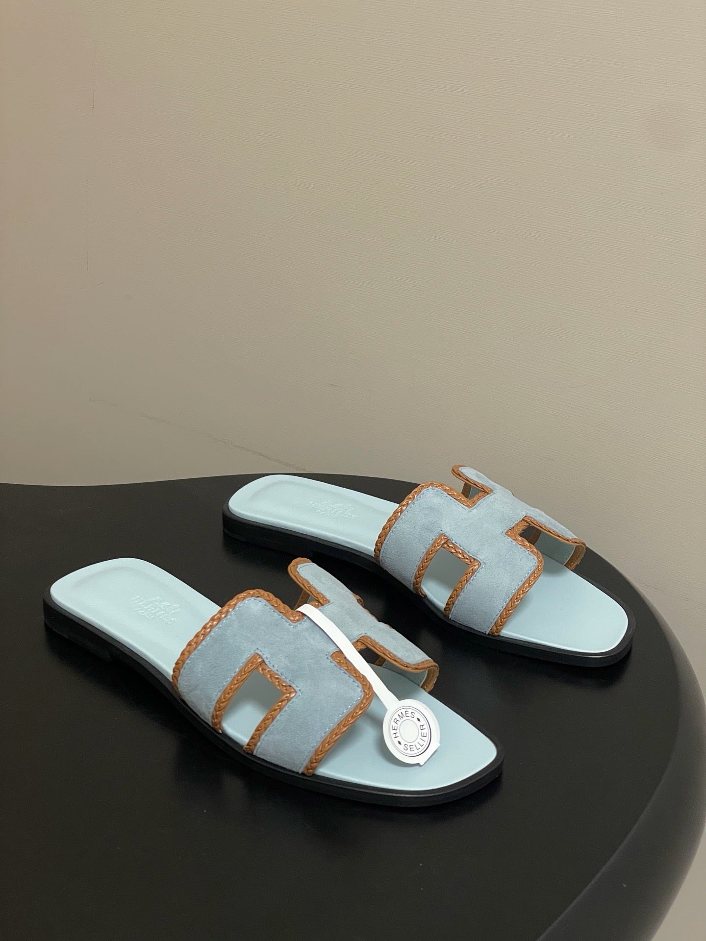 H oran famous brand sandal