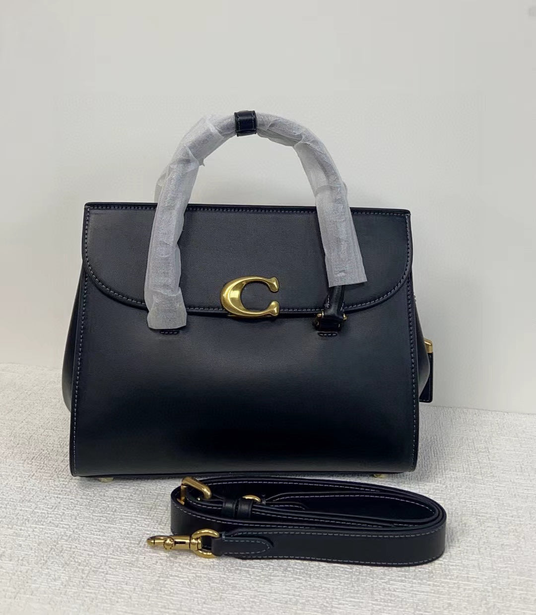 Coach bag ( pre order )