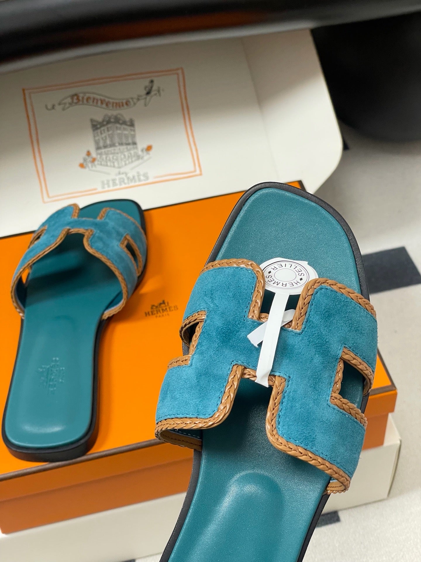 H oran famous brand sandal