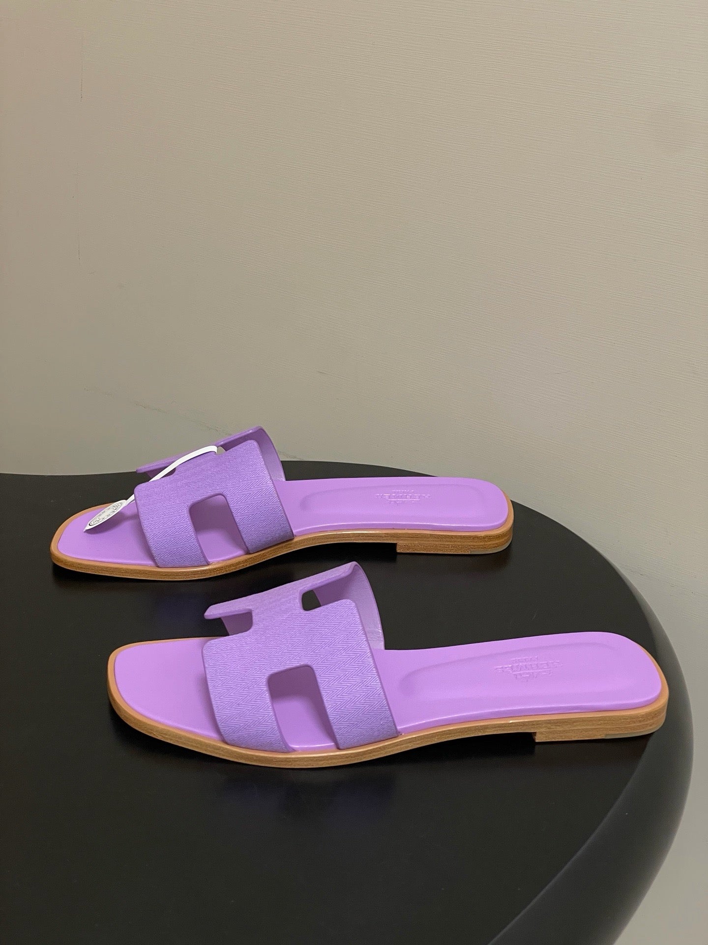 H oran famous brand sandal