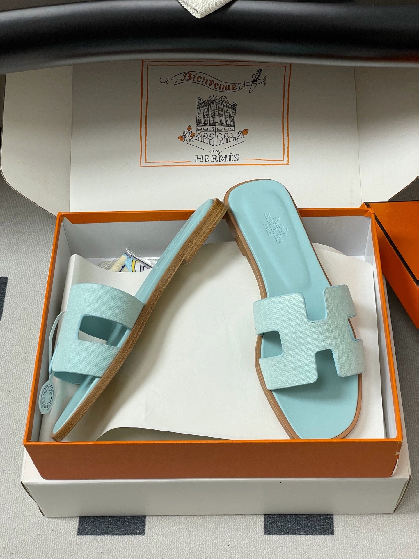 H oran famous brand sandal