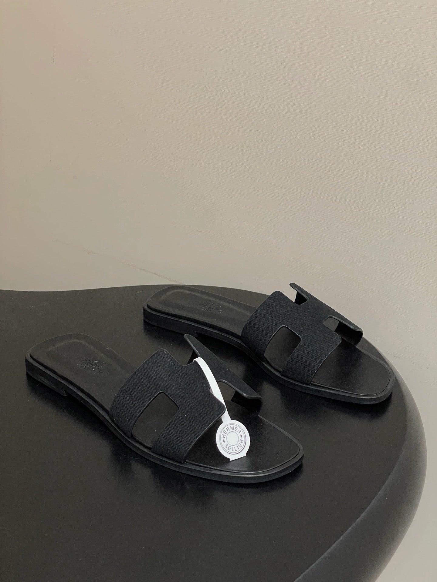 H oran famous brand sandal