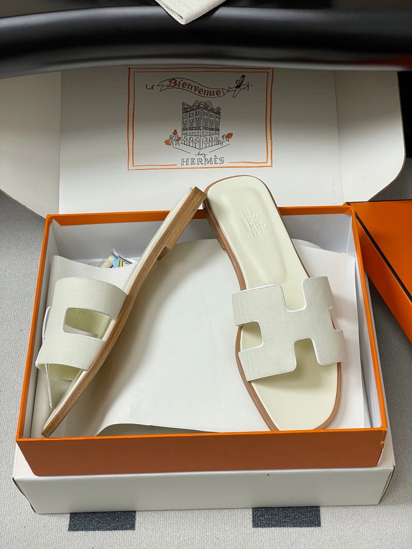 H oran famous brand sandal