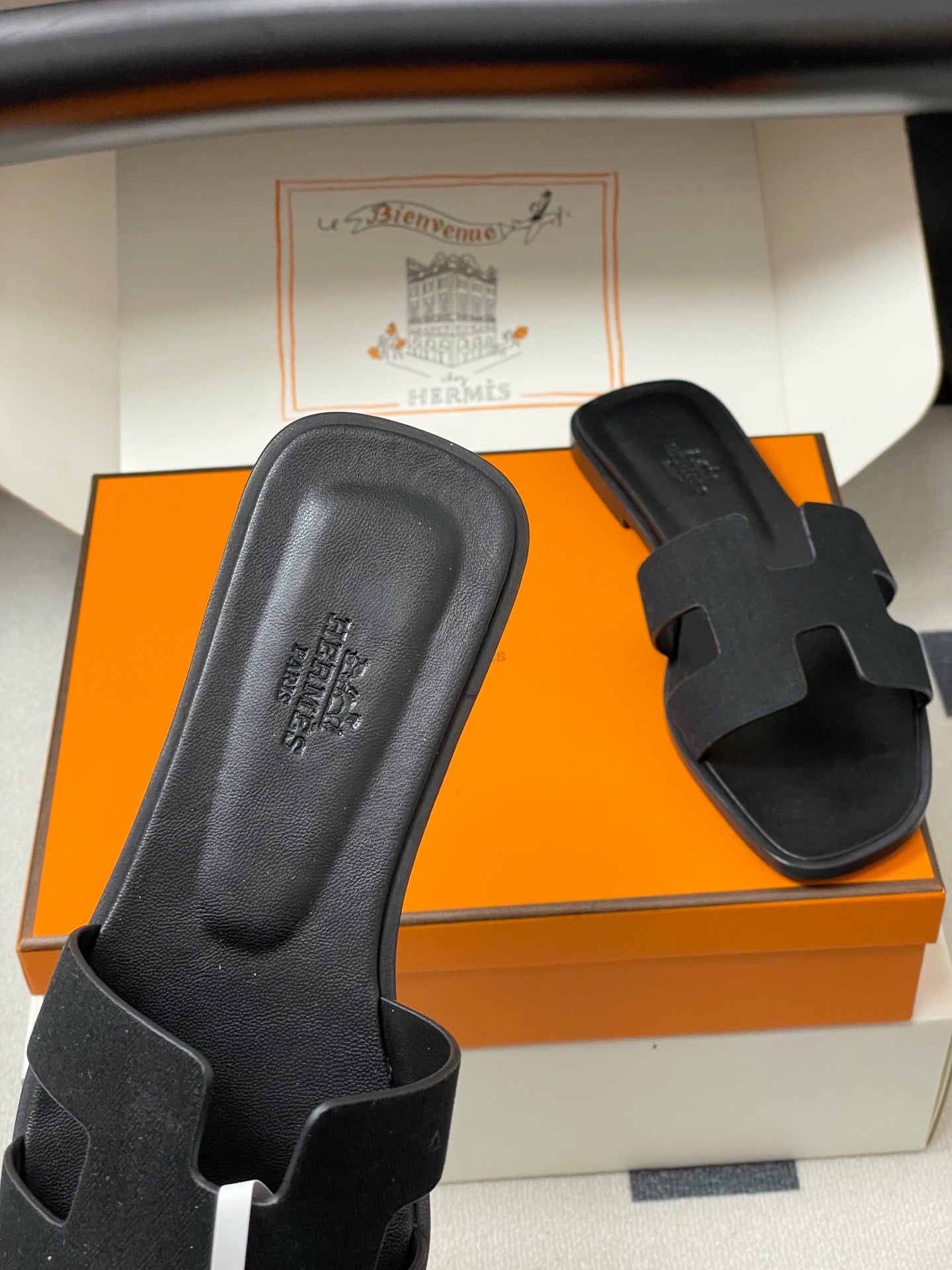 H oran famous brand sandal