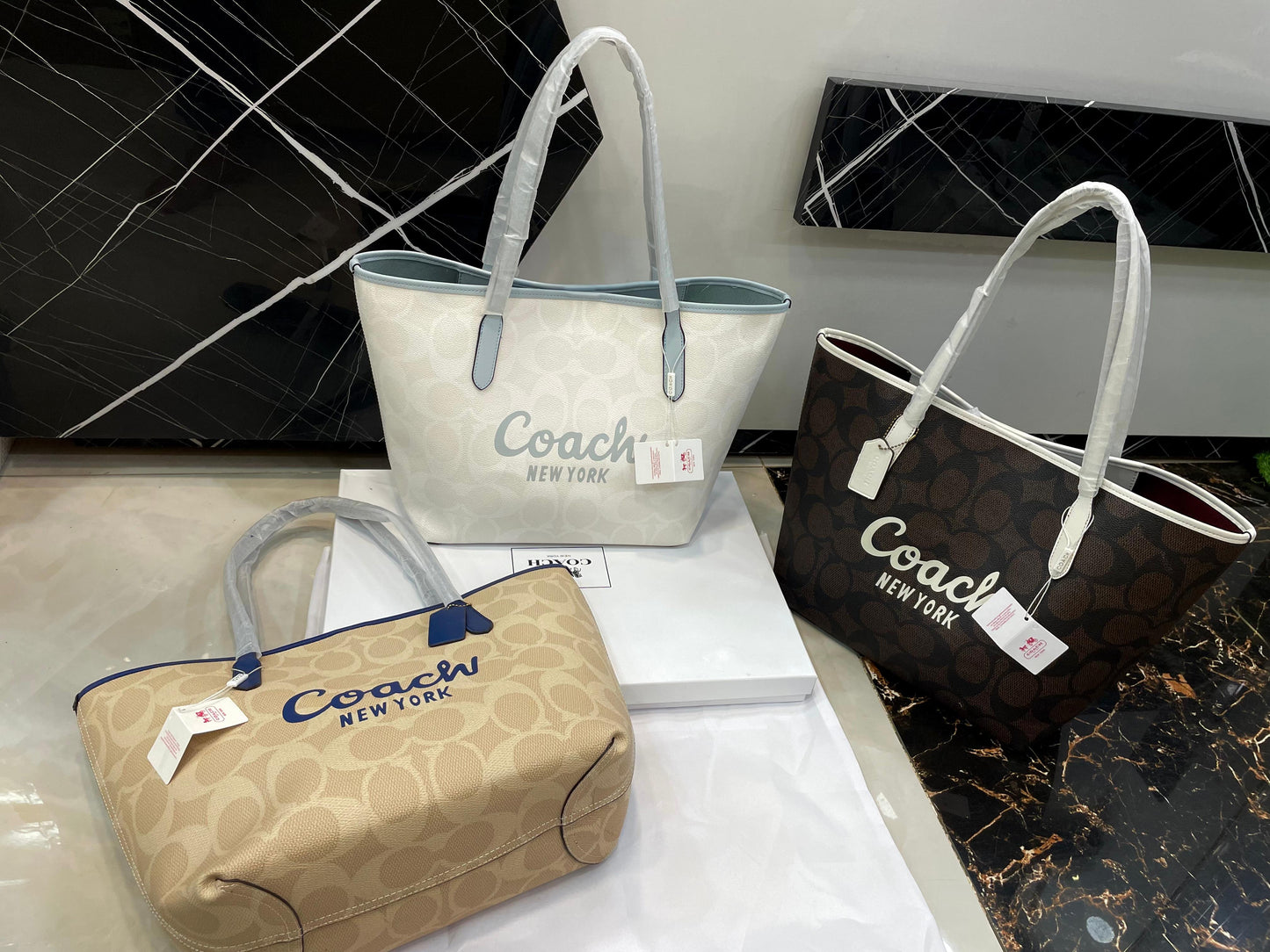 C famous brand bag ( 3 colors)