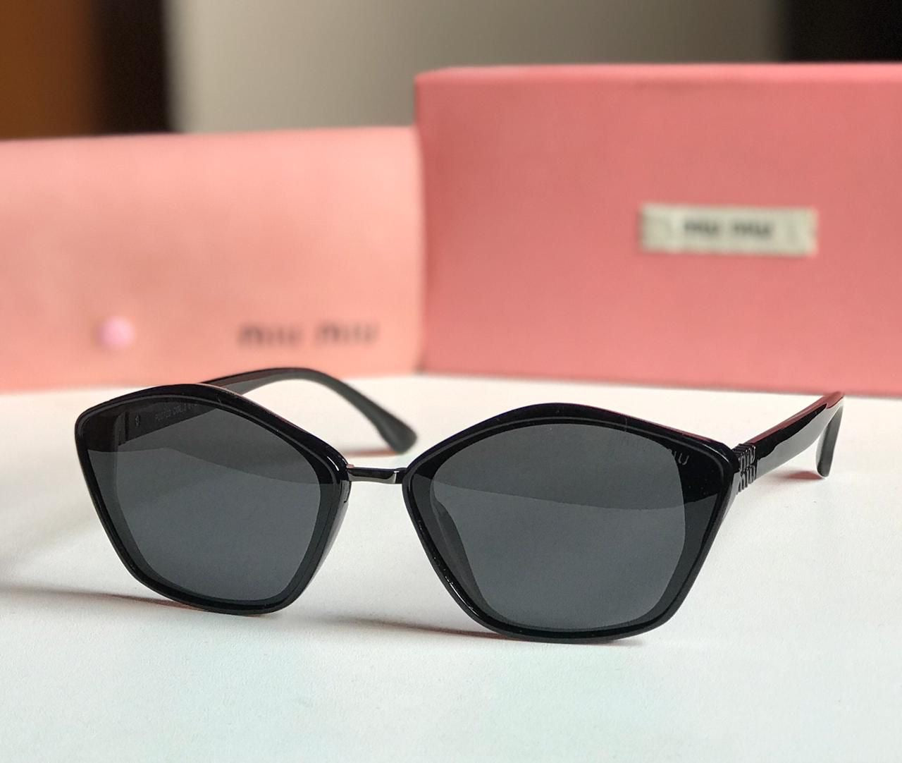 Sunglasses famous brand ( 2 shades )