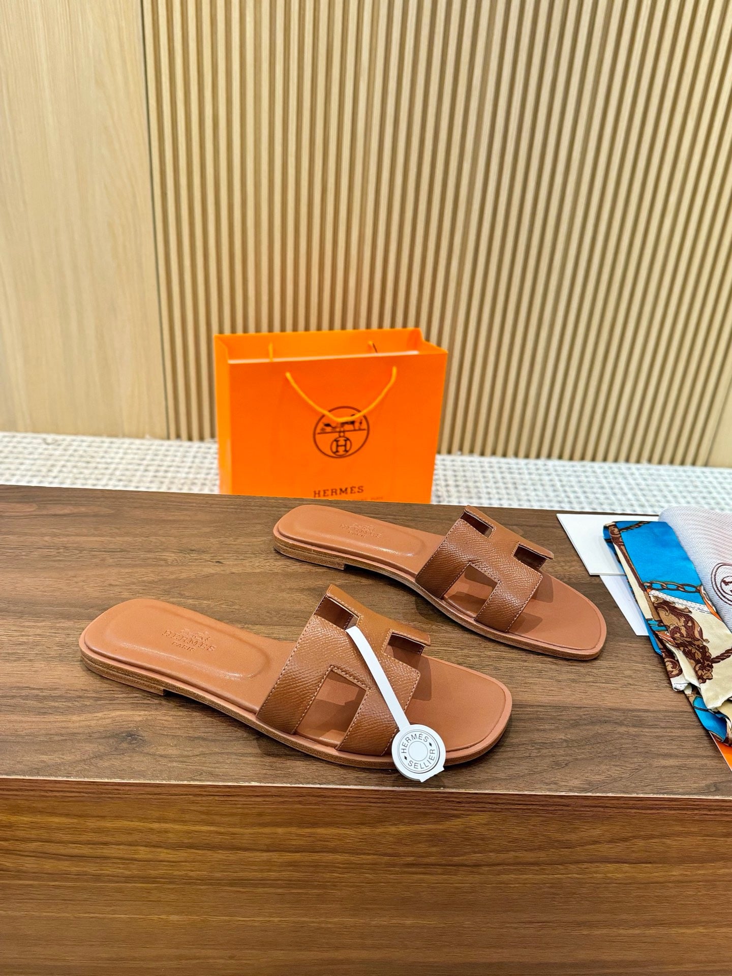 H oran famous brand sandal
