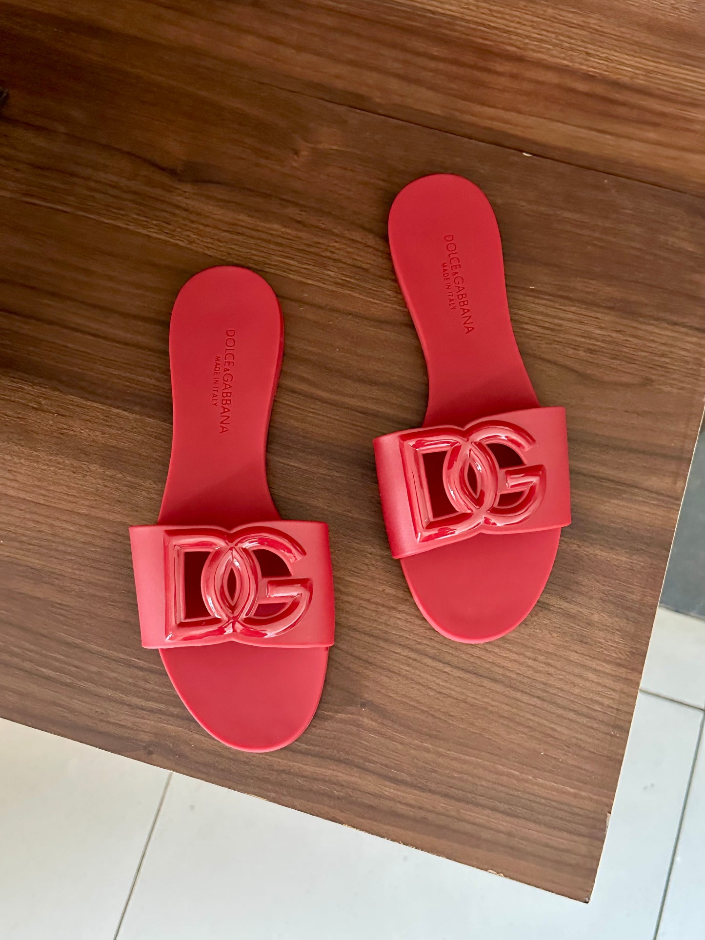 Famous brand slipper imported