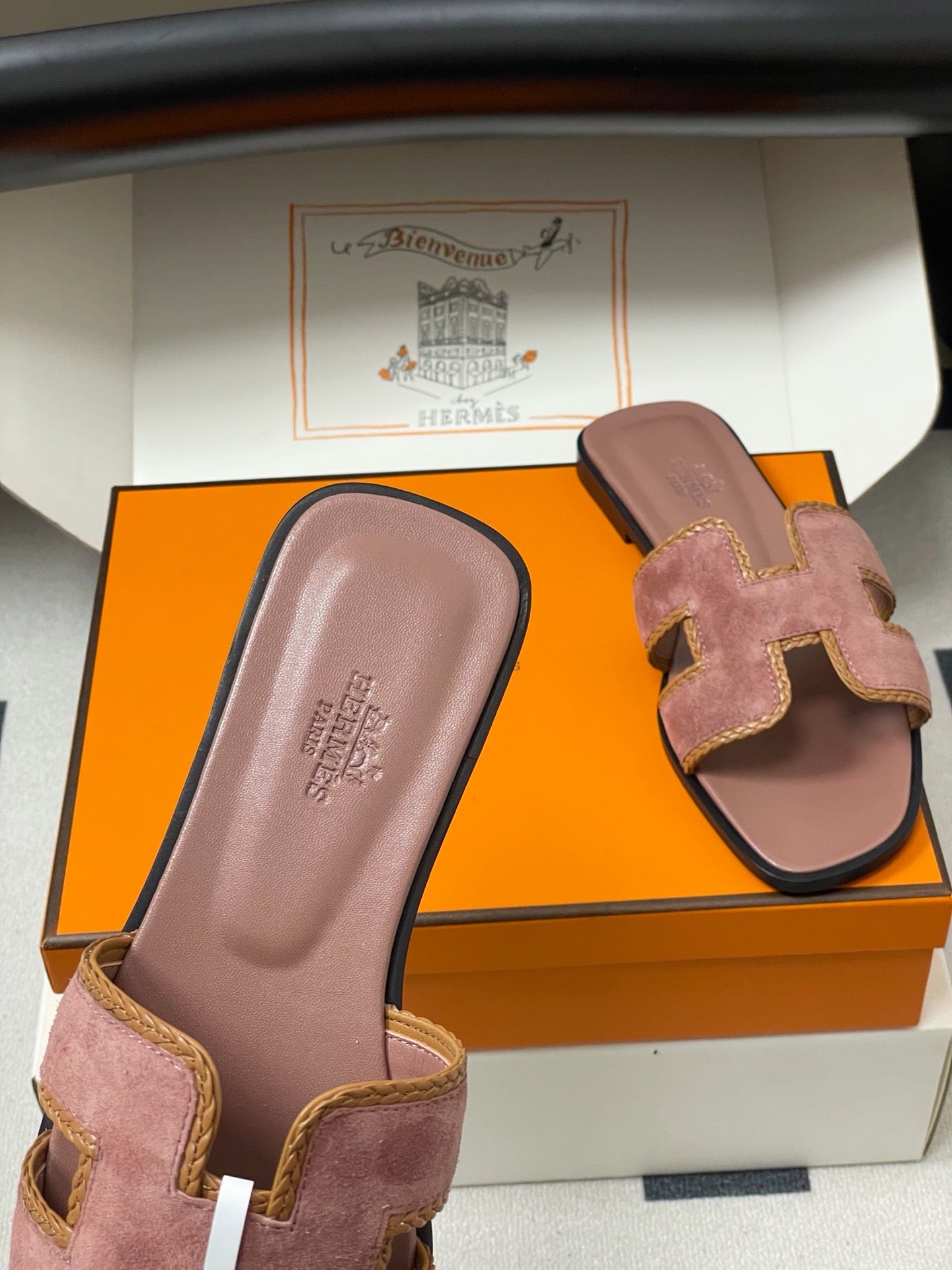 H oran famous brand sandal