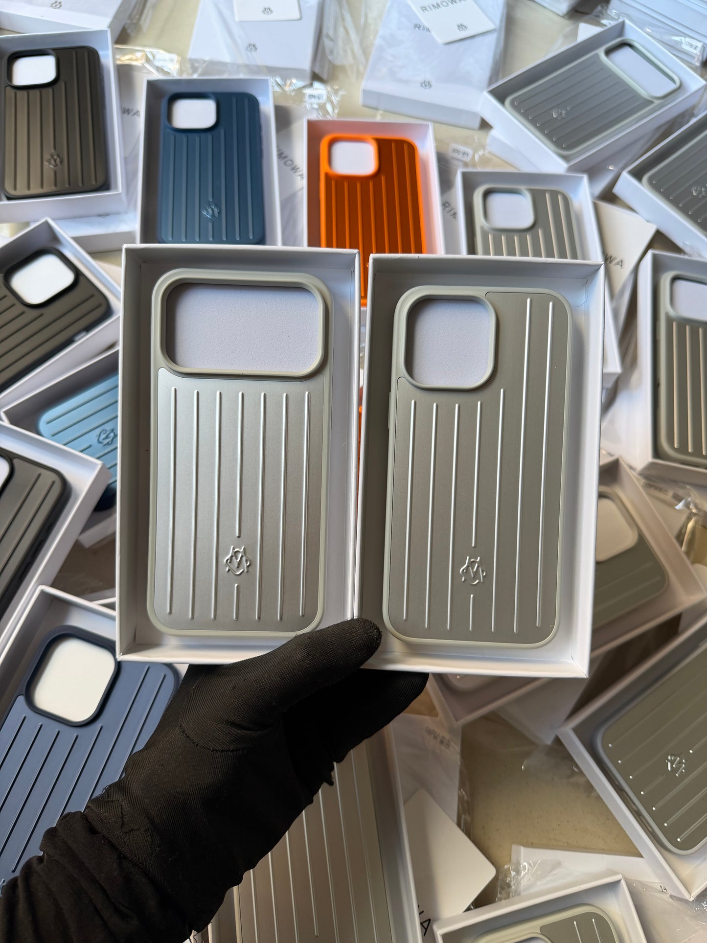 Rimowa iphone 17/16/15/14 back cover silver