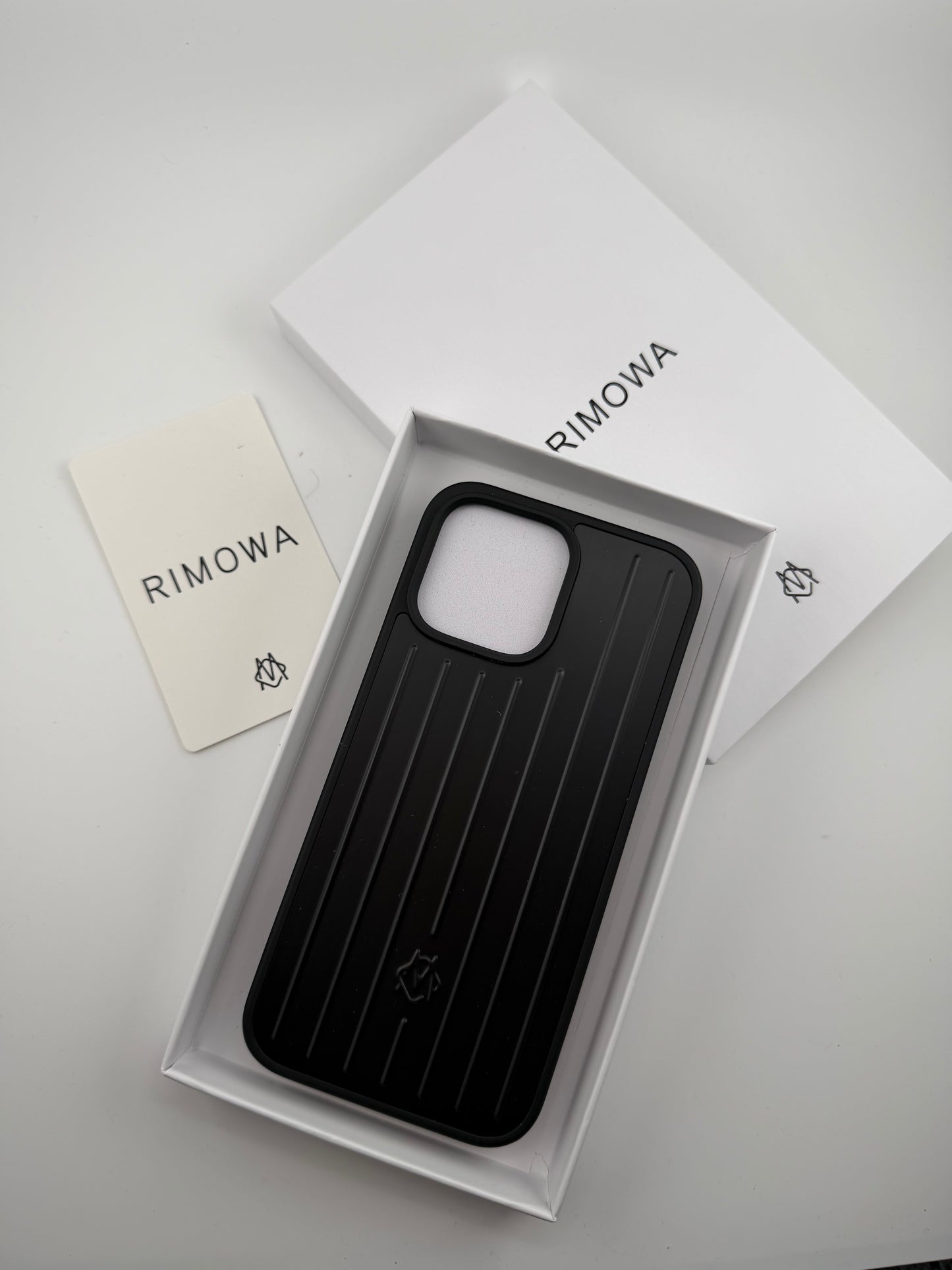 Rimowa iphone 12promax black color