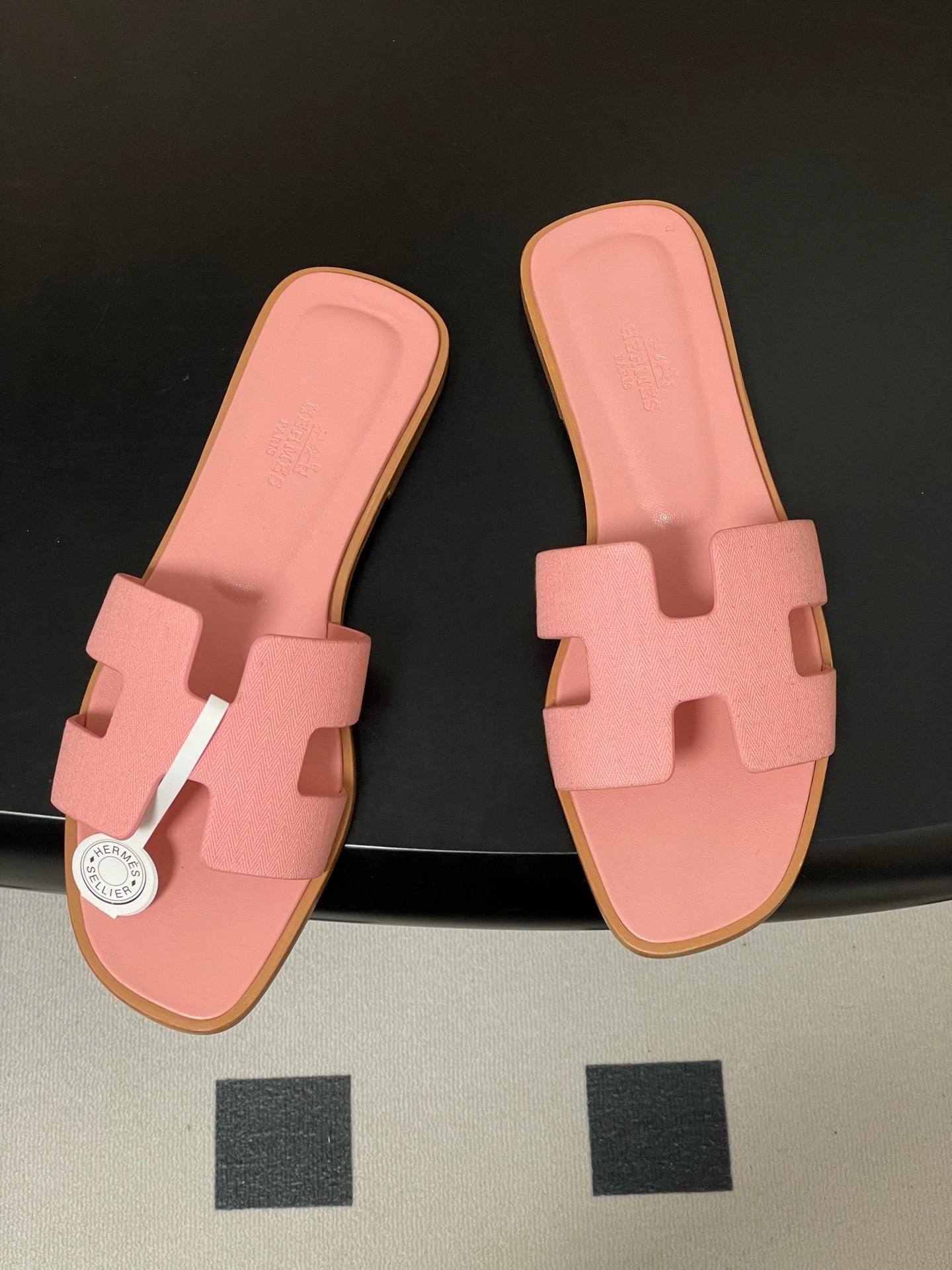 H oran famous brand sandal