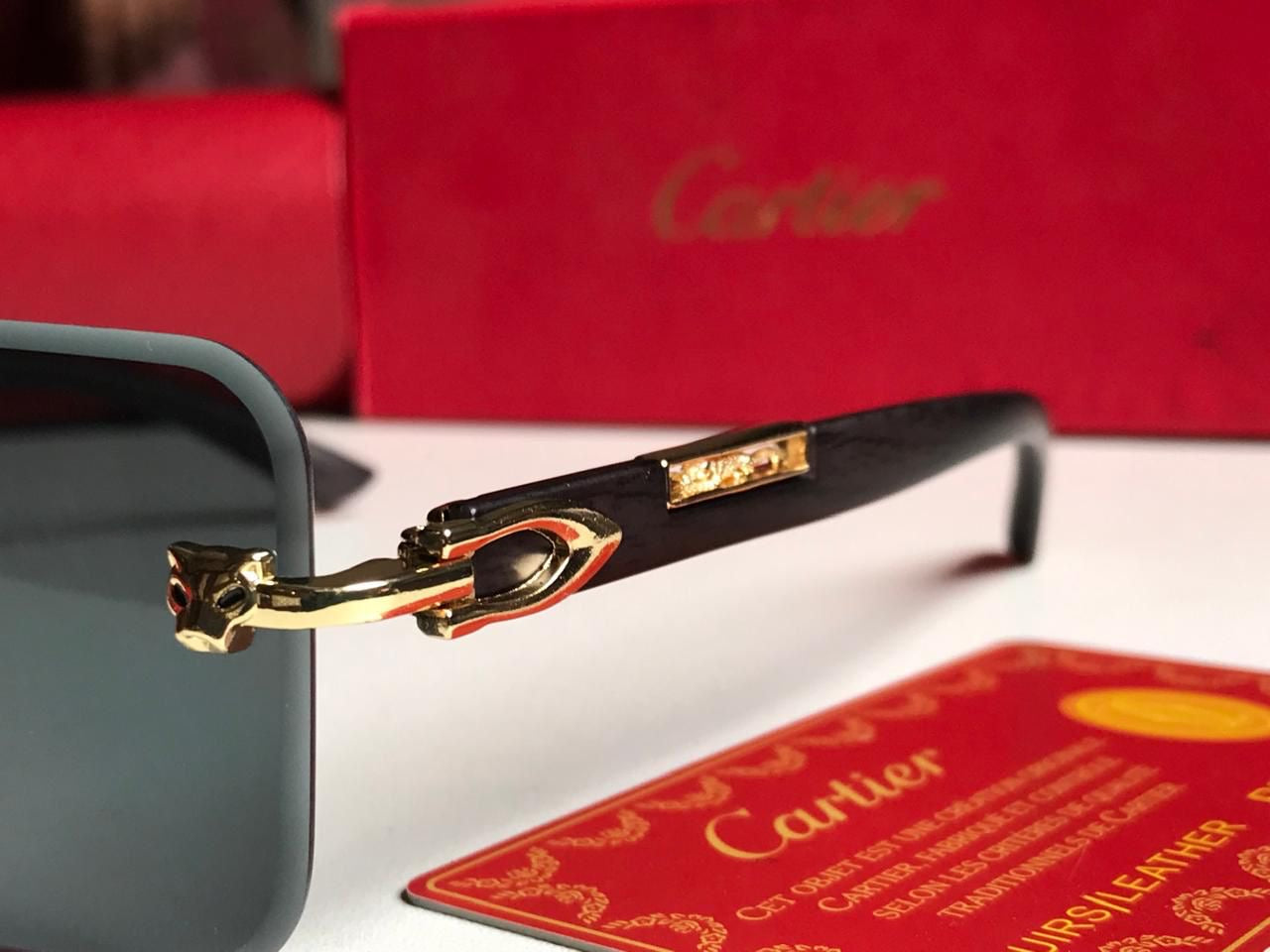 Famous brand sunglasses ( 2 colors )