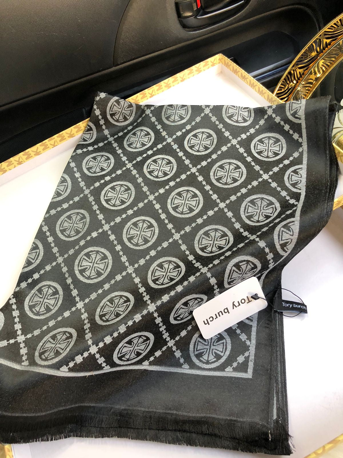 Tory burch scarves/stole ( 7 colors )