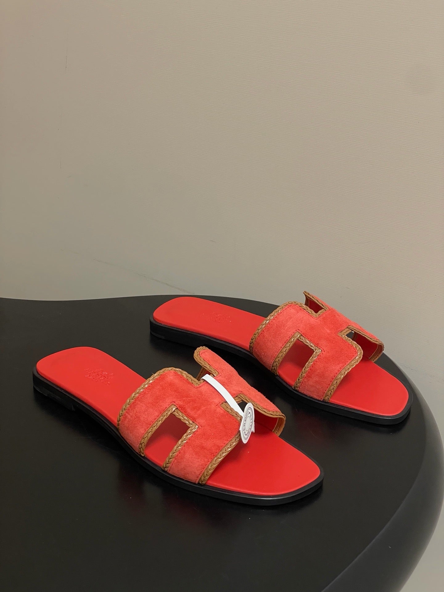 H oran famous brand sandal