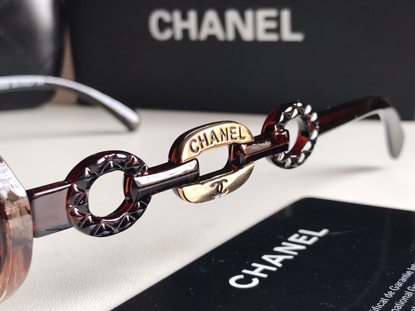 Famous brand sunglasses ( 2 shades )