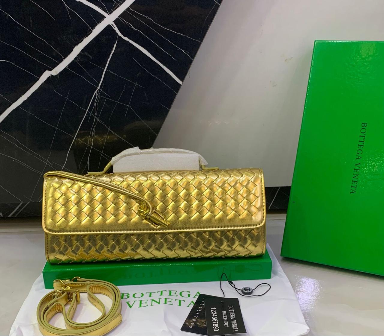 B famous brand clutch ( 6 colors )