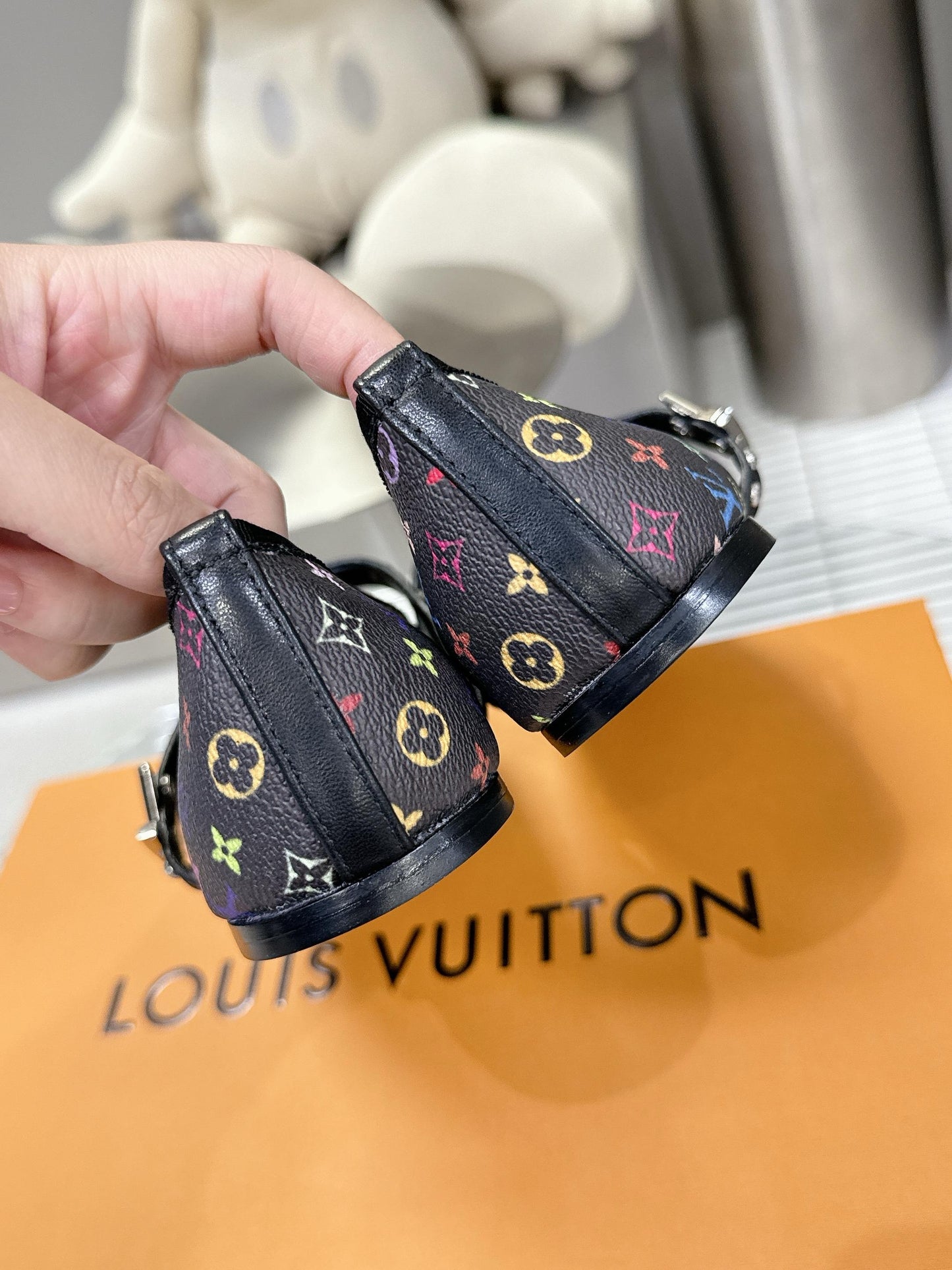 LV shoes ( Pre order )