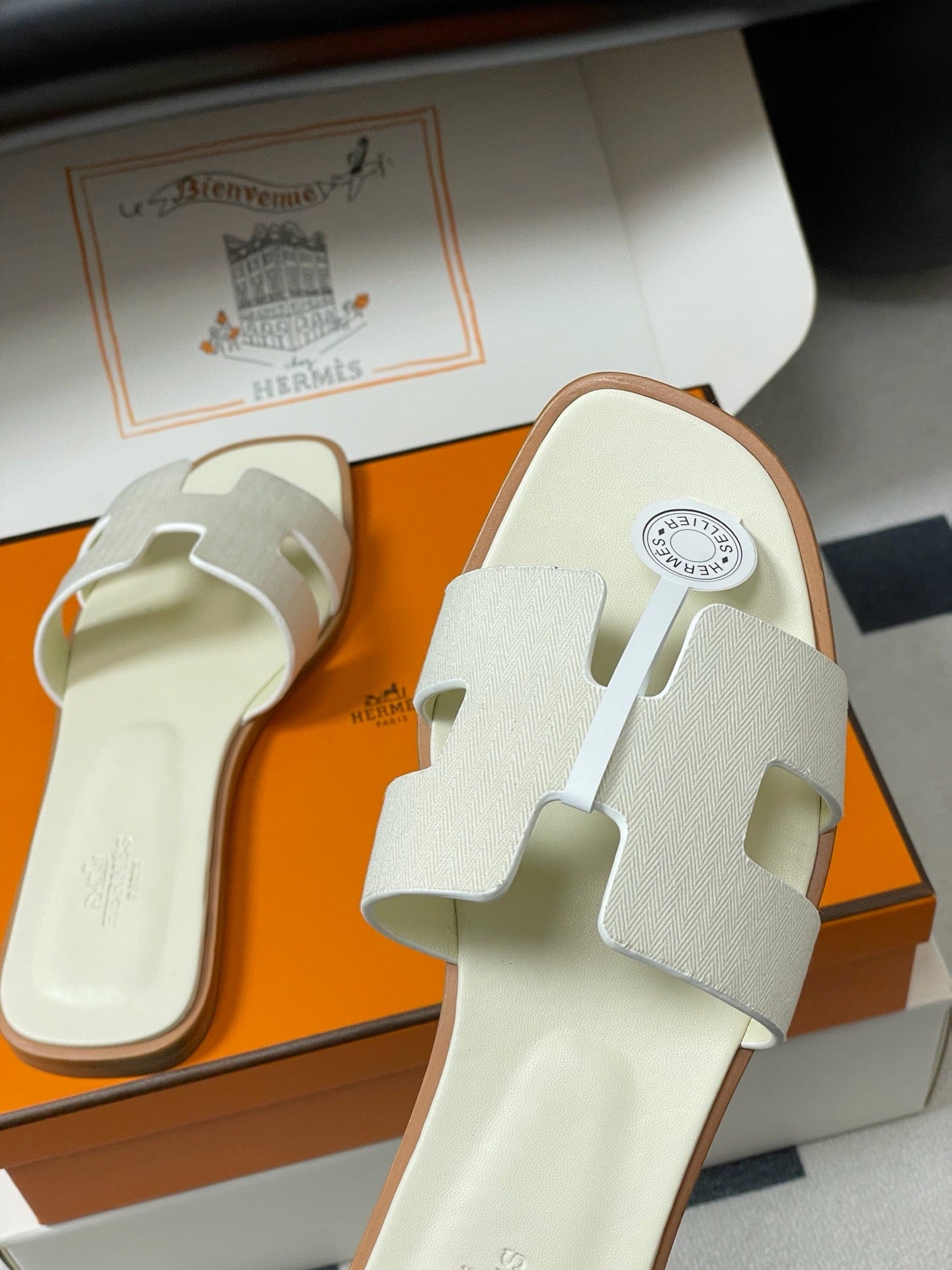 H oran famous brand sandal