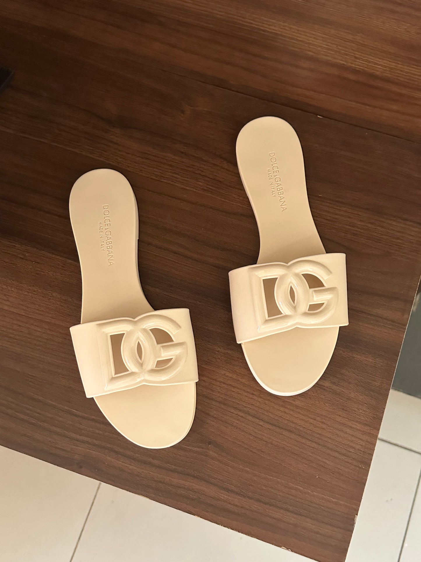 Famous brand slipper imported