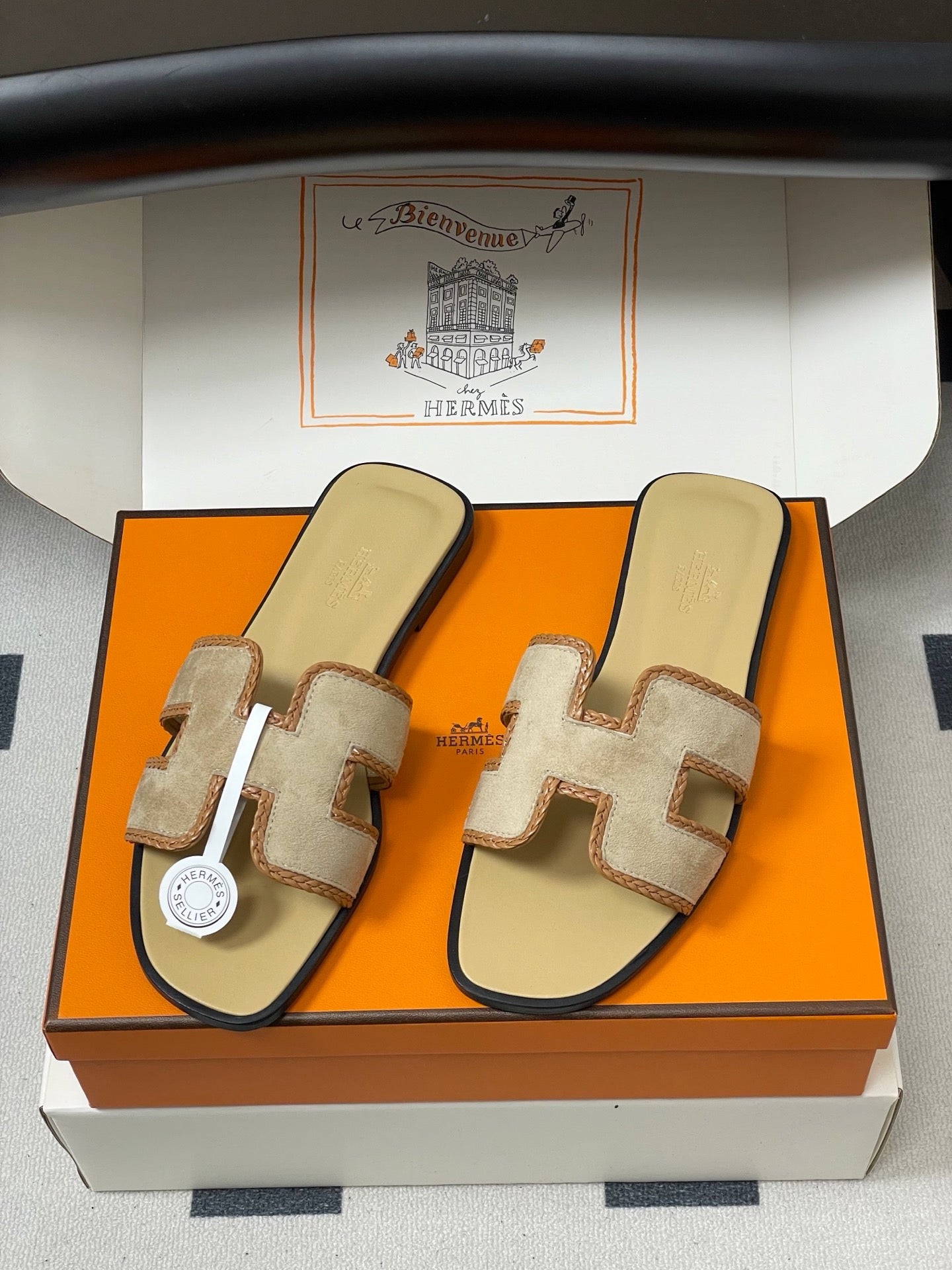H oran famous brand sandal