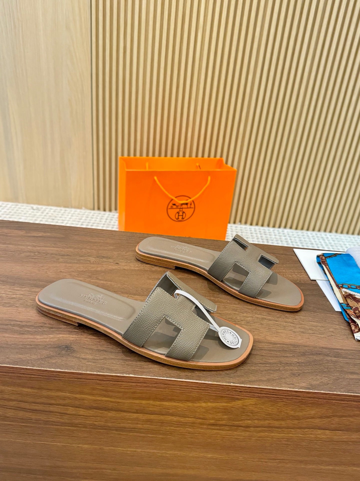 H oran famous brand sandal