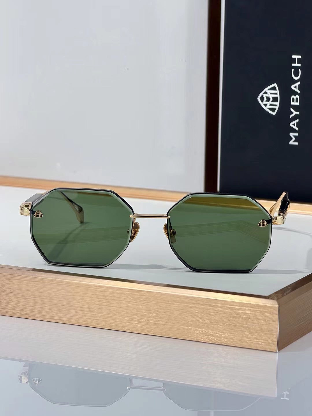 M famous brand sunglasses( 4 colors )