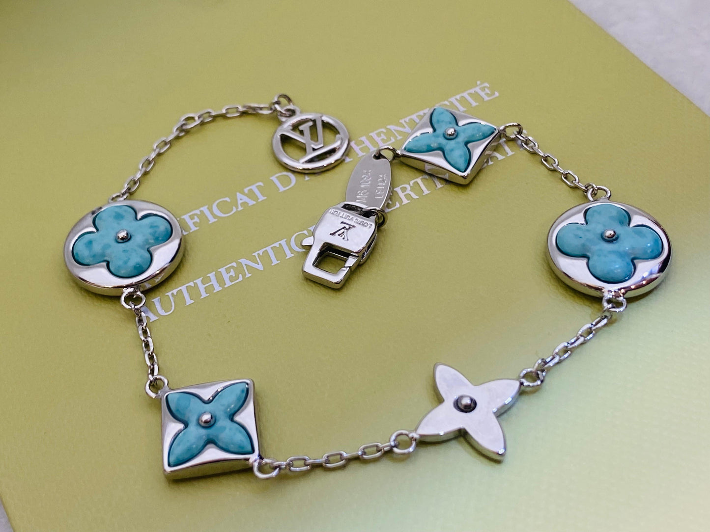 Bracelet famous brand ( 10 colors )