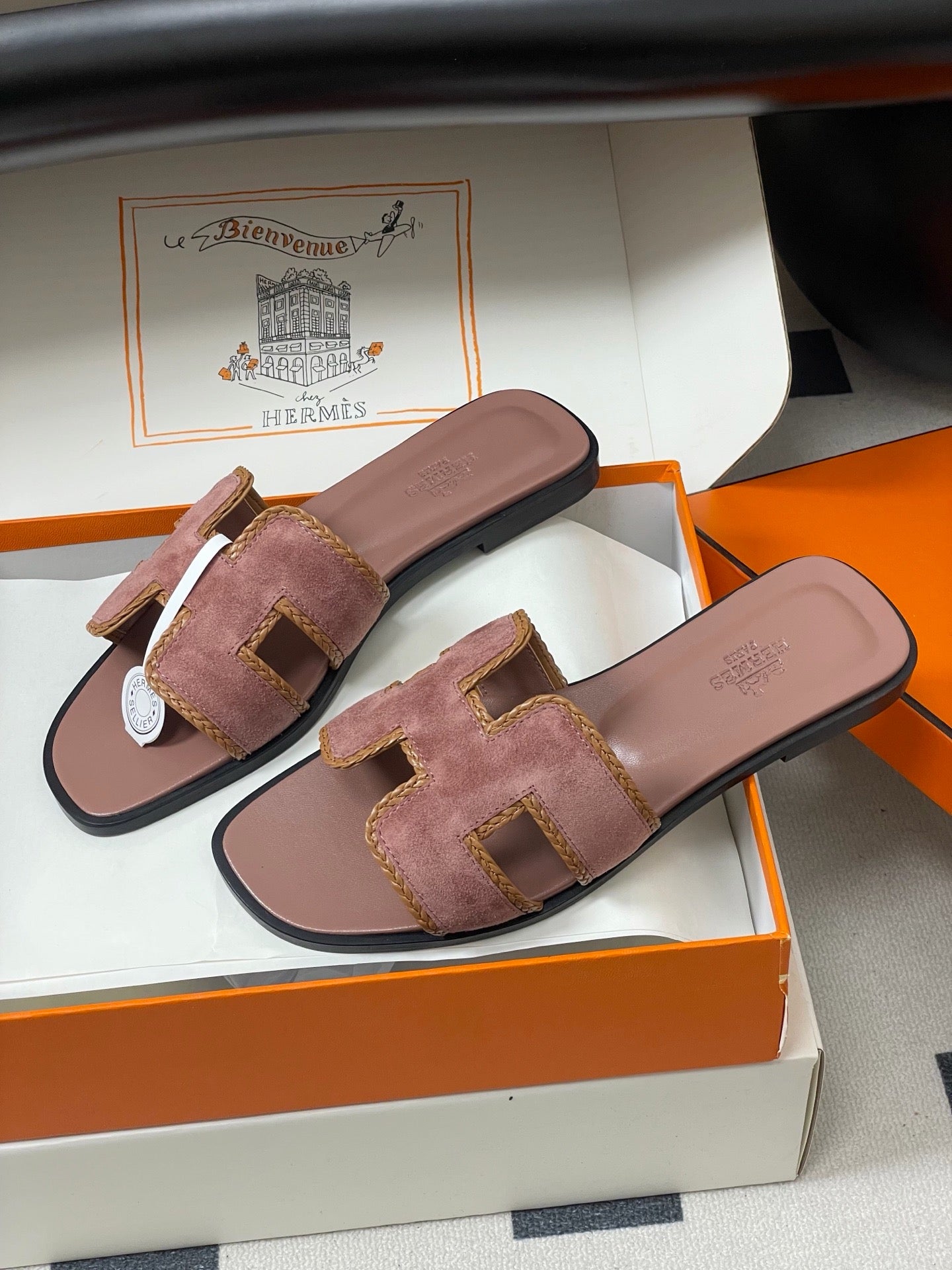 H oran famous brand sandal