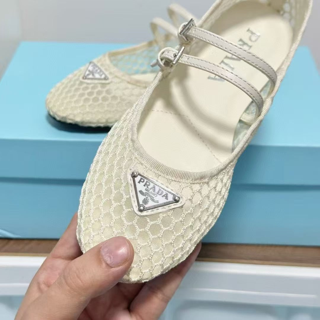 Famous brand shoes ( Pre order )