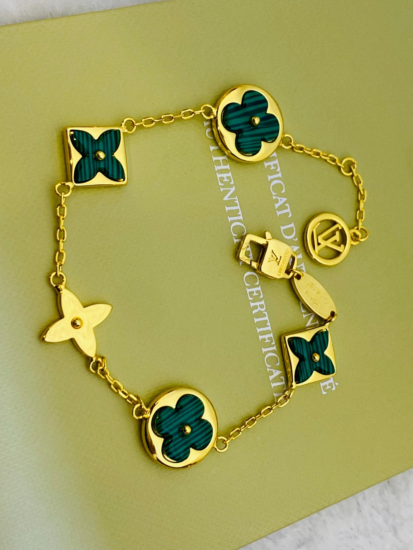 Bracelet famous brand ( 10 colors )