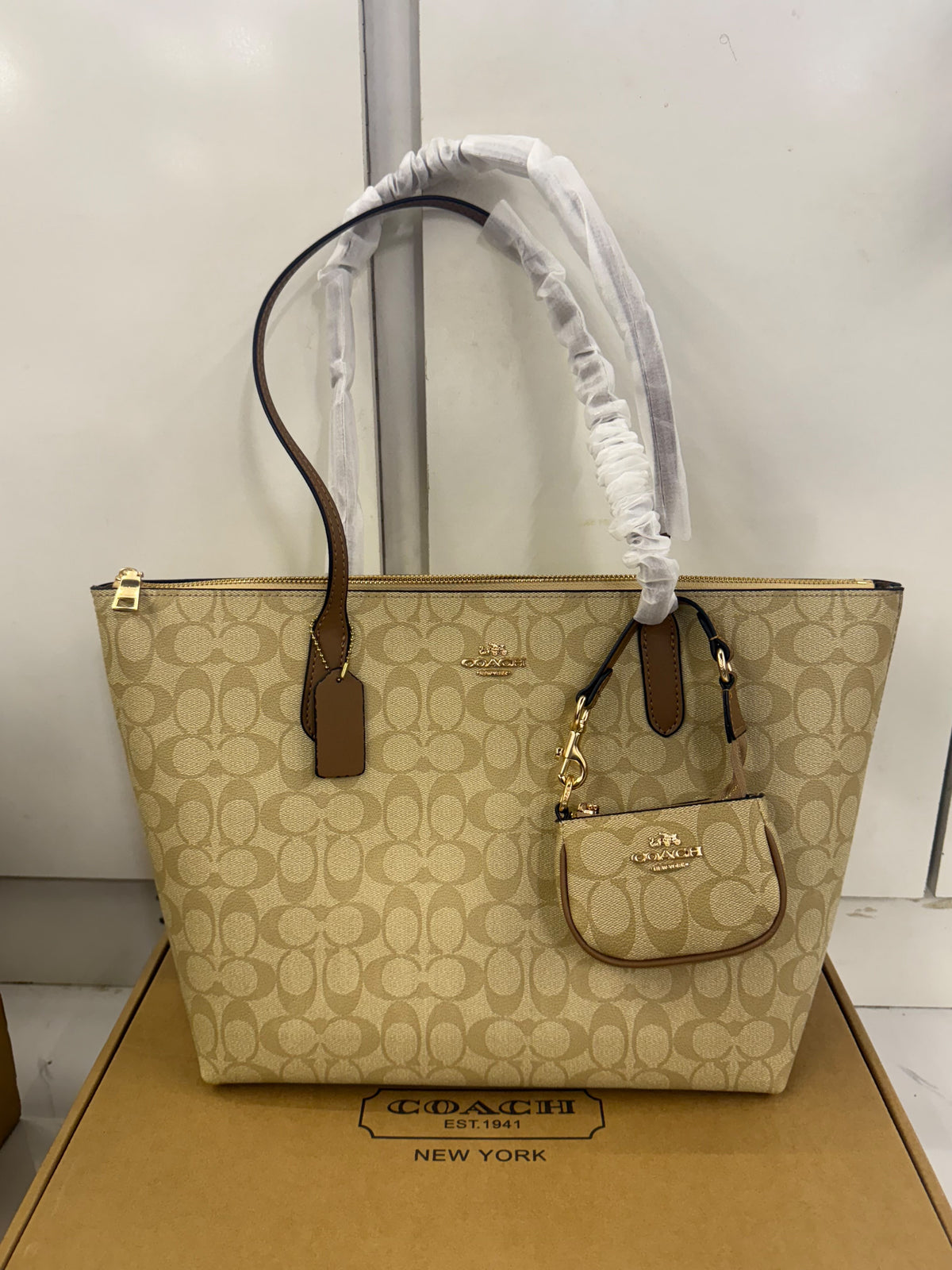 C famous handbag ( 5 colors )