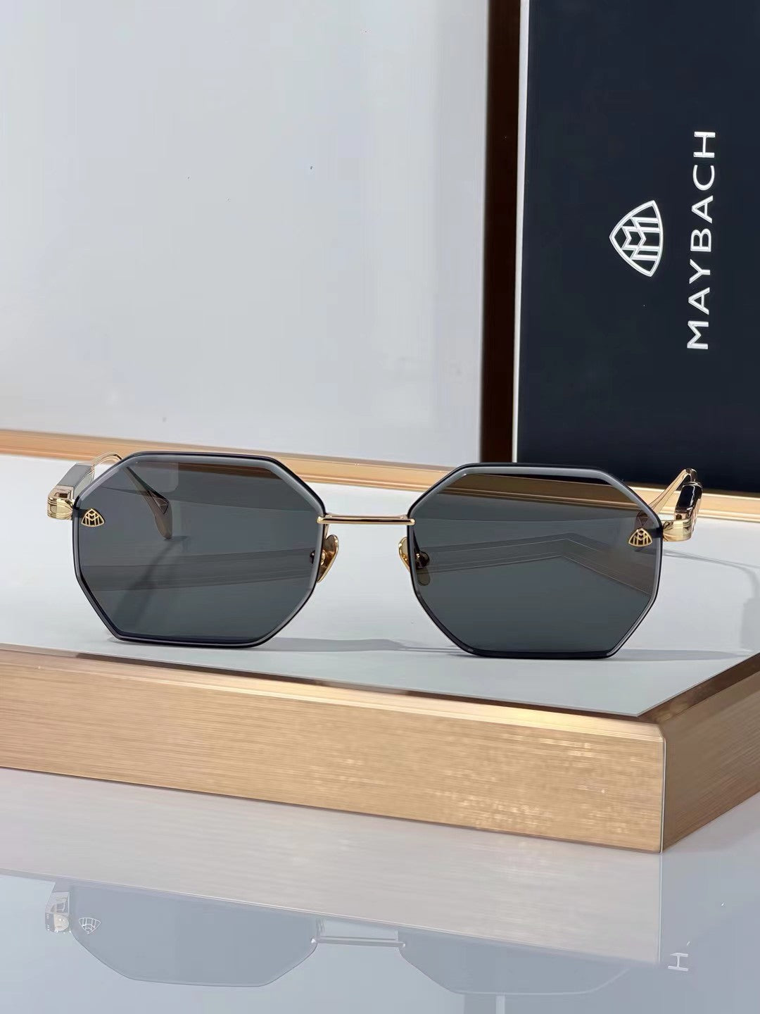 M famous brand sunglasses( 4 colors )