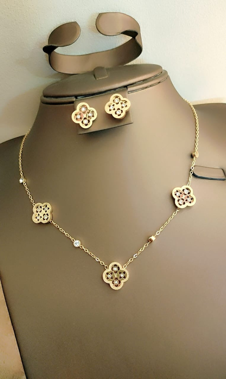 Famous brand necklace & earrings set ( total 17 sets )