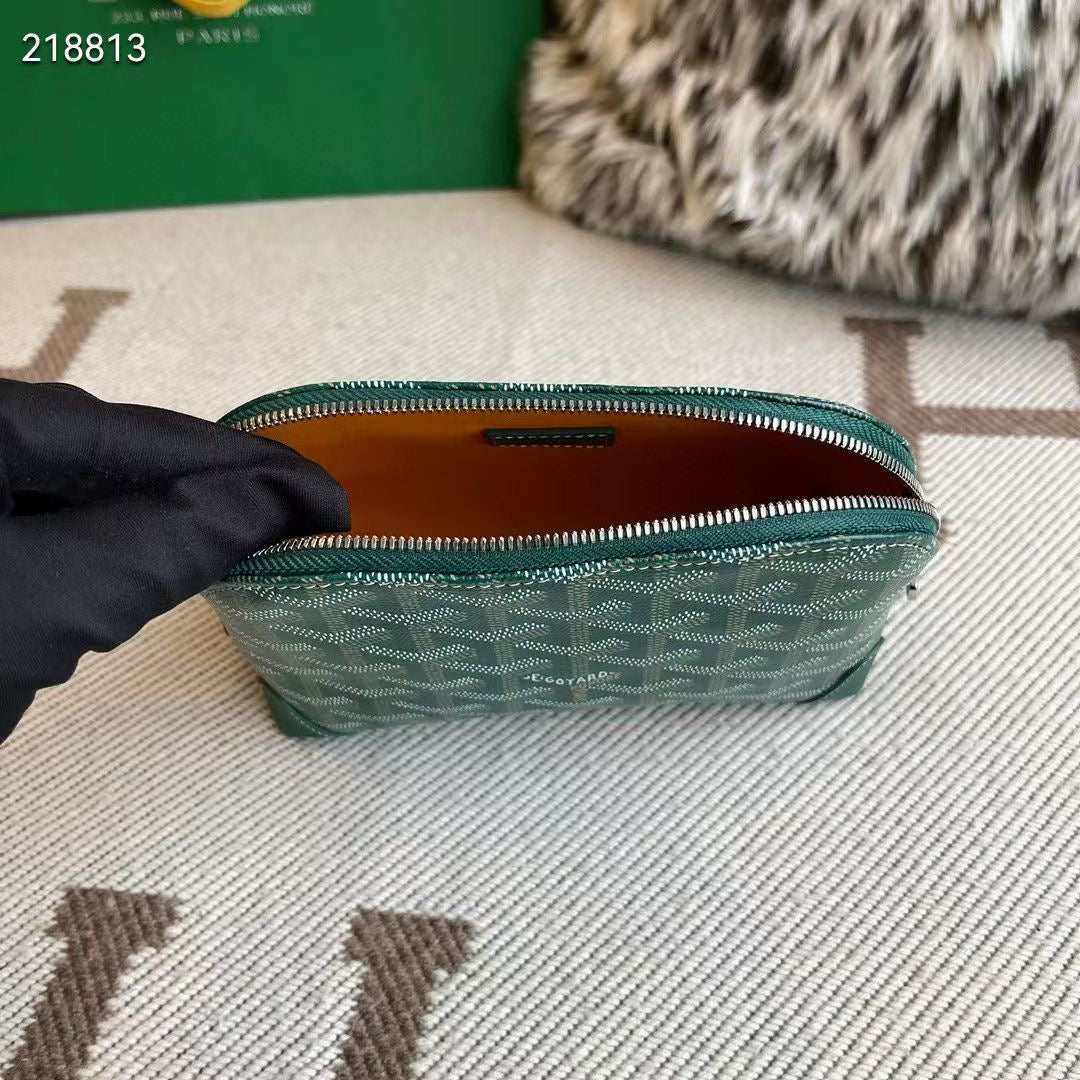 Vendome Pouch

Mini shell-shaped bag