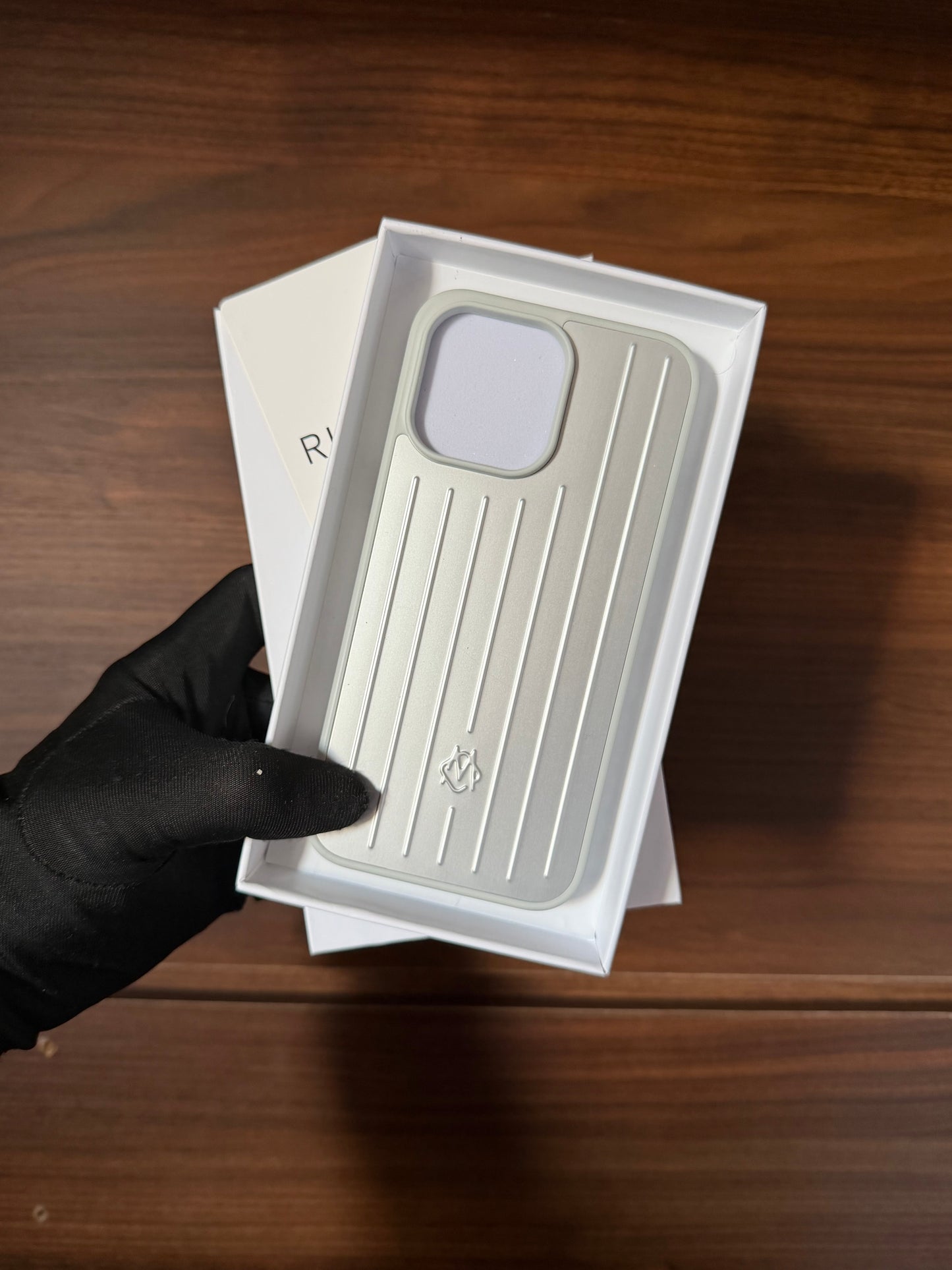 Rimowa iphone 17/16/15/14 back cover silver