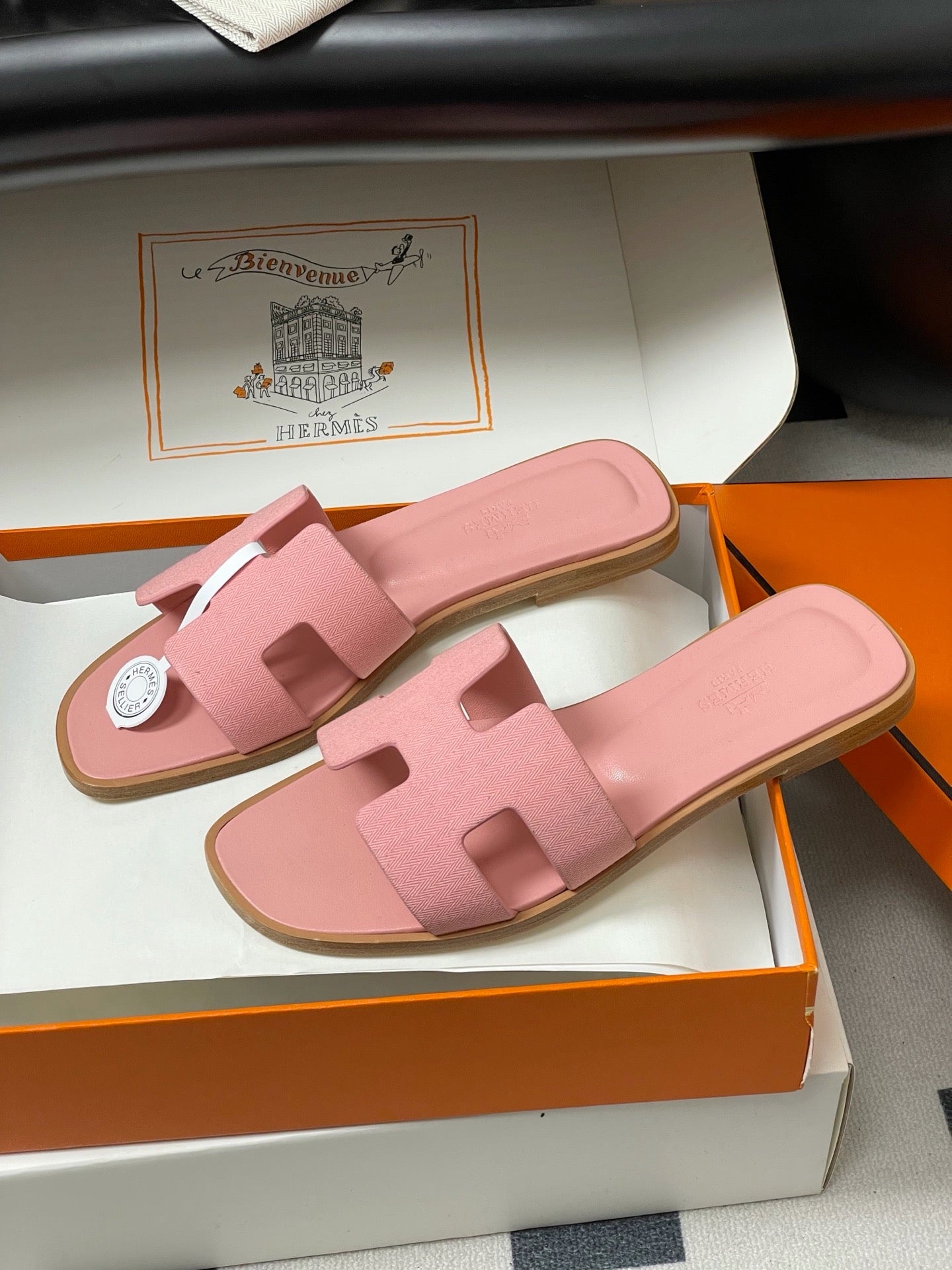 H oran famous brand sandal