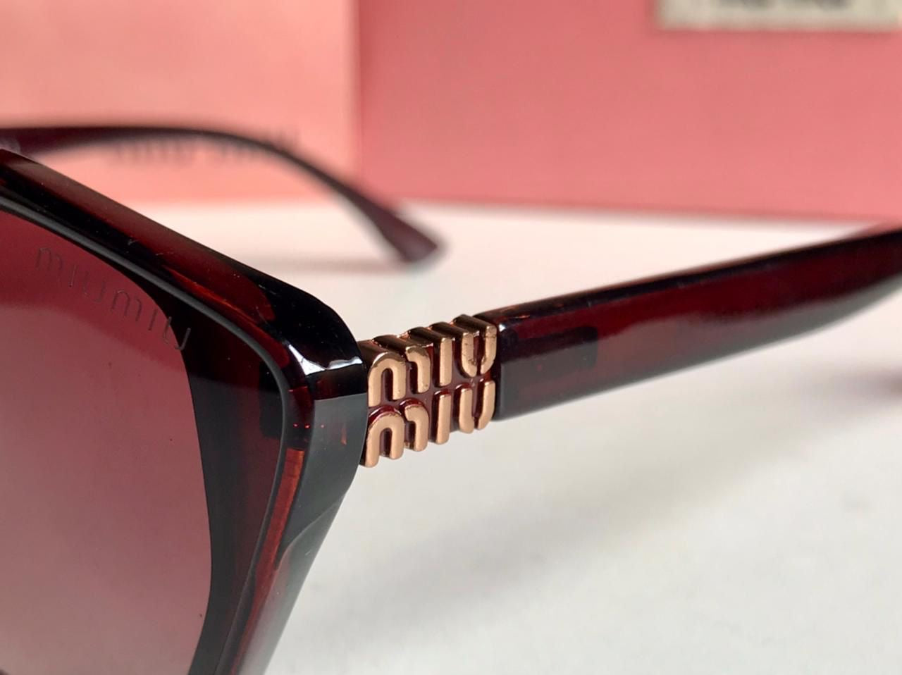 Sunglasses famous brand ( 2 shades )