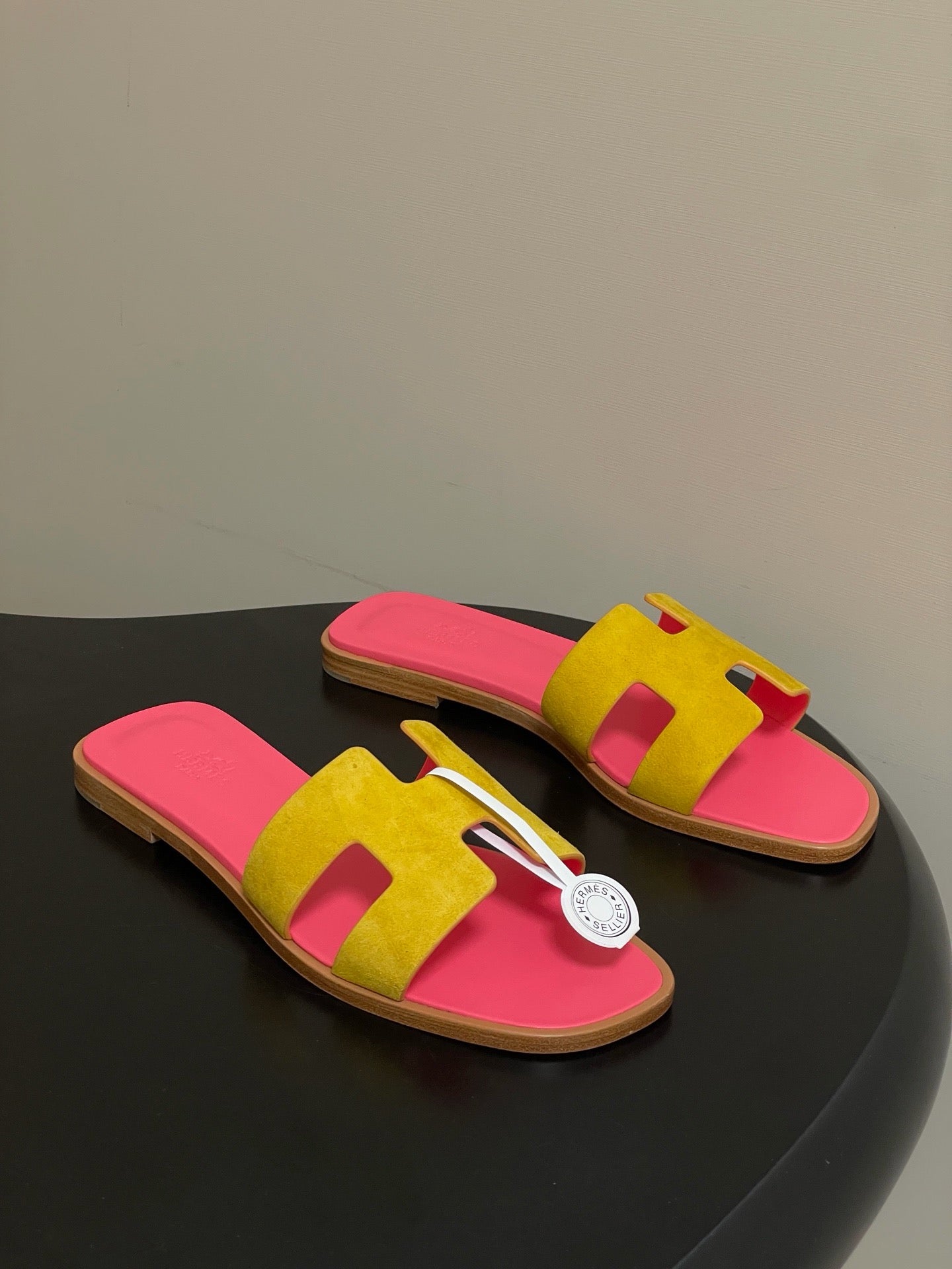 H oran famous brand sandal